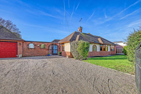 Highcliffe Drive, Wickford, SS12 5 bed bungalow for sale