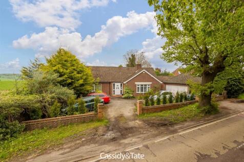 Harpenden Road, Wheathampstead 3 bed detached bungalow for sale