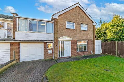 Garrard Way, Wheathampstead, St. Albans 3 bed semi
