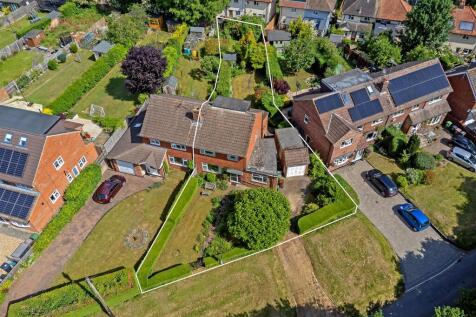 Dyke Lane, Wheathampstead, St. Albans 3 bed semi