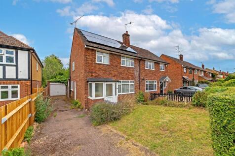 Tudor Road, Wheathampstead, St. Albans 3 bed semi