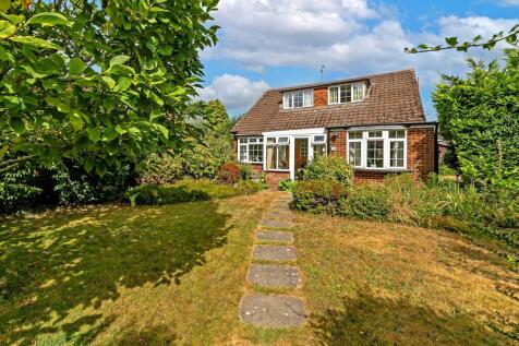 Wick Avenue, Wheathampstead, St. Albans 3 bed detached house for sale