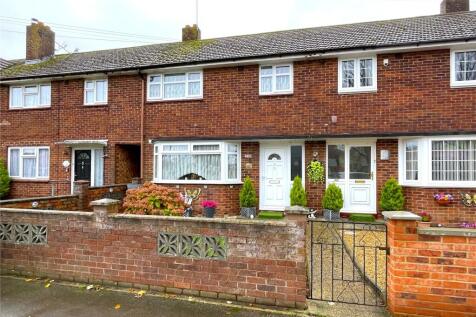 Middle Park Way, Havant, Hampshire, PO9 3 bed terraced house for sale