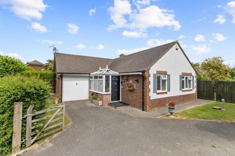 Coopers Way, Hailsham 3 bed detached bungalow for sale