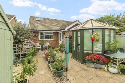 2 bedroom semi-detached bungalow for sale