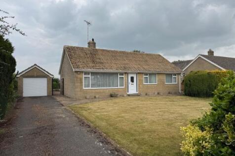 Hampton Grove, Meysey Hampton 3 bed detached bungalow for sale
