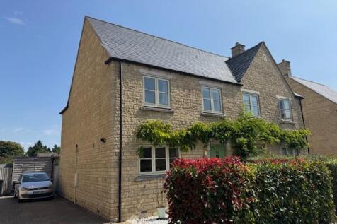 3 bedroom semi-detached house for sale