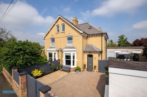 4 bedroom semi-detached house for sale
