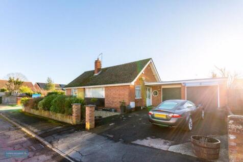Grange Gardens, Taunton 3 bed detached bungalow for sale