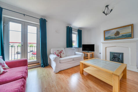 Minerva Crescent, Gunwharf Quays... 4 bed end of terrace house for sale