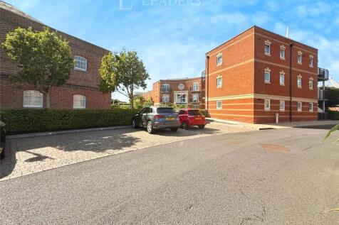 Neptune Court, Gunwharf Quays... 2 bed apartment for sale