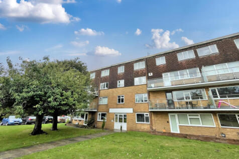 Eldon Court, Lytham St. Annes 3 bed flat for sale