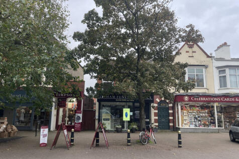 Clifton Street, Lytham St. Annes... 2 bed flat for sale