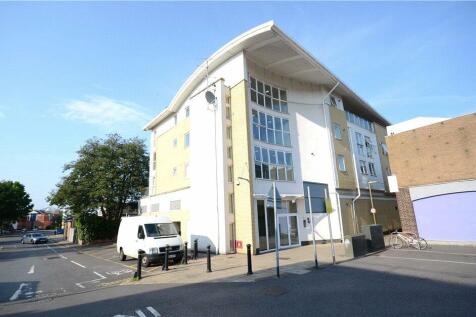 Queensmead, Farnborough, Hampshire 1 bed apartment for sale