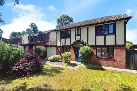 Woodlands Road, Farnborough, Hampshire 3 bed detached house for sale