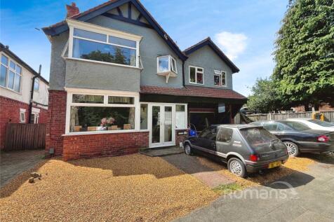 The Grove, Farnborough, Hampshire 5 bed detached house for sale