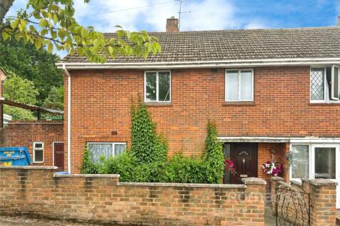 West Road, Farnborough, Hampshire 3 bed semi