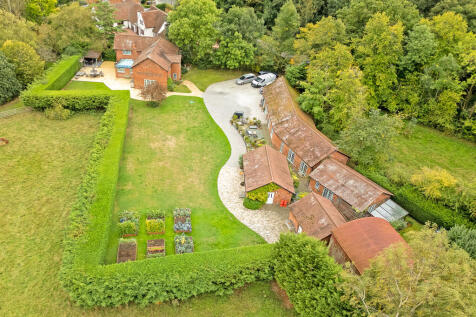 Welsh Road, Balderton, Chester 4 bed detached house for sale