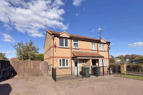 2 bedroom semi-detached house for sale