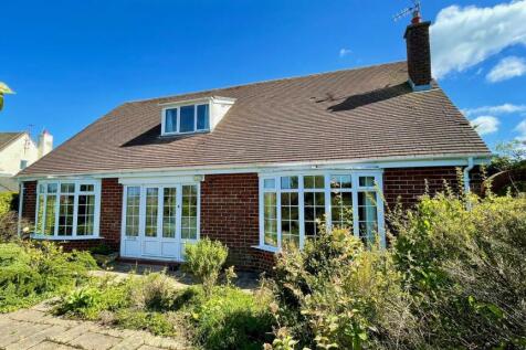 Maes Y Castell, Llanrhos, Llandudno 3 bed detached bungalow for sale