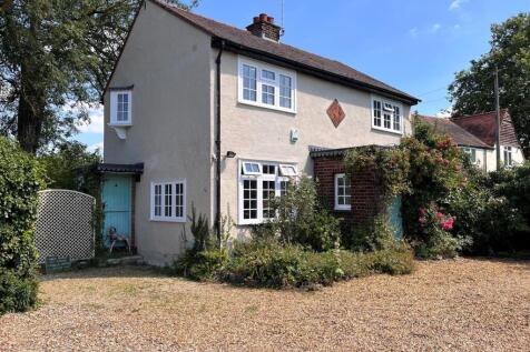 Roydon Green, High Street, Roydon 3 bed detached house for sale
