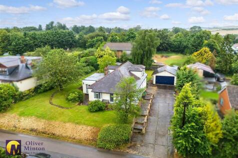 Hull Lane, Braughing, Herts 4 bed chalet for sale