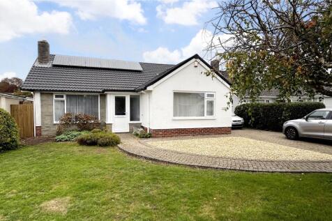 Dunbar Crescent, Highcliffe... 3 bed bungalow for sale