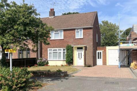 Castle Avenue, Highcliffe... 3 bed house for sale