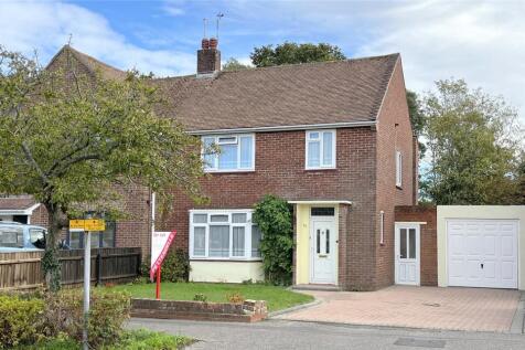Castle Avenue, Highcliffe... 3 bed house for sale