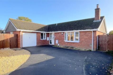 Monkshood Close, Highcliffe... 3 bed bungalow for sale