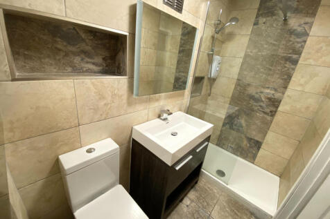 Kenilworth Court, Coventry CV3 6JA 2 bed flat for sale