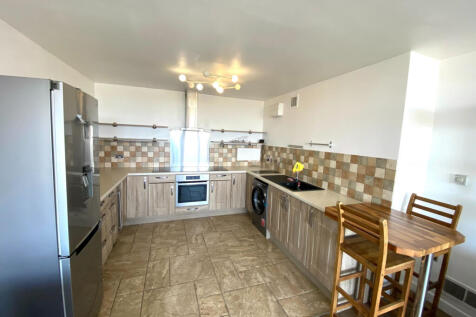 Kenilworth Court, Coventry CV3 6JA 2 bed flat for sale