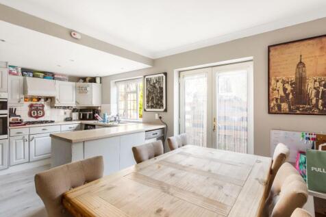 Carlyle Avenue, Brighton 3 bed house for sale