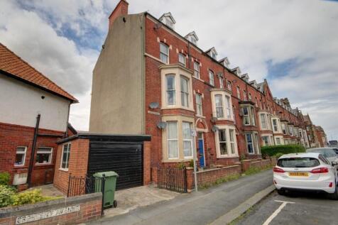 1 bedroom ground floor flat for sale