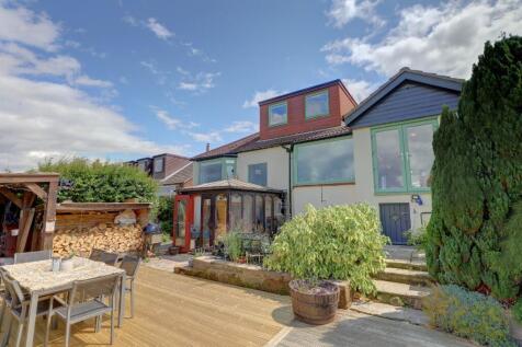 4 bedroom detached bungalow for sale