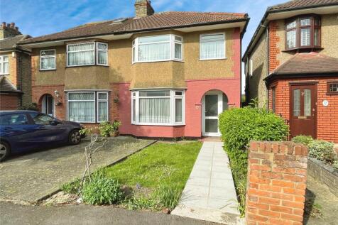 Wayside Avenue, Hornchurch, RM12 3 bed semi