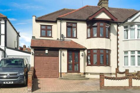 Ashmour Gardens, Rise Park, RM1 5 bed semi