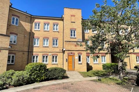 Kidman Close, Gidea Park, Romford, RM2 2 bed apartment for sale
