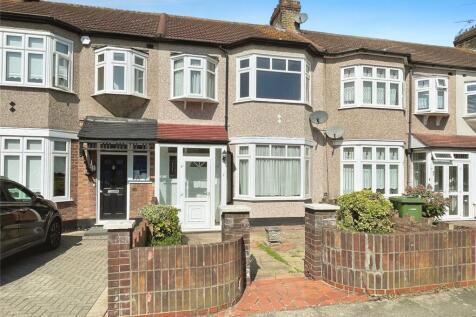 Glenwood Drive, Gidea Park, Romford, RM2 3 bed terraced house for sale