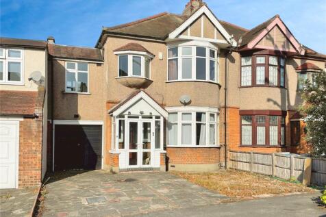 Grey Towers Avenue, Hornchurch, RM11 4 bed house for sale