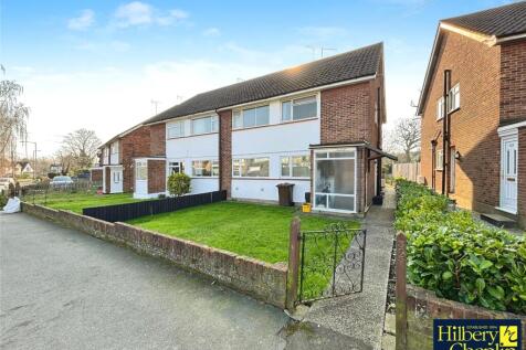 Rayleigh Road, Hutton, Brentwood... 2 bed maisonette for sale