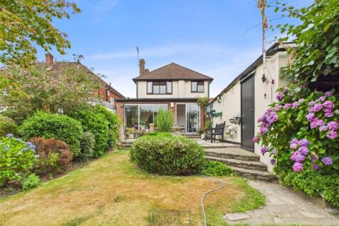 Holmwood Avenue, Shenfield... 3 bed detached house for sale