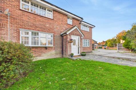 Hazelwood Gardens, Pilgrims Hatch... 5 bed semi