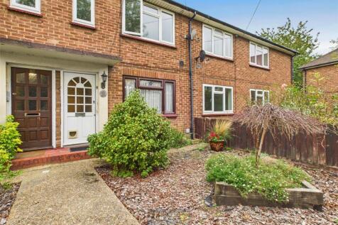 Hawthorn Avenue, Brentwood, Essex, CM13 2 bed maisonette for sale