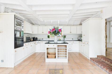 Ashwells Road, Pilgrims Hatch... 4 bed bungalow for sale