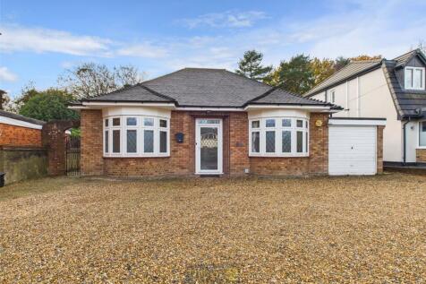 Ingrave Road, Brentwood, Essex, CM13 3 bed bungalow for sale