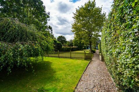 Peter Street, Ingatestone CM4 3 bed semi