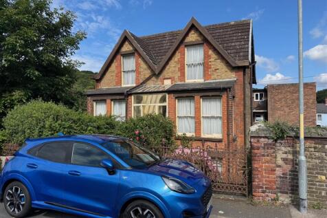 2 Churchill Road, Dover, Kent 4 bed detached house for sale