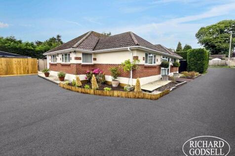 3 bedroom detached bungalow for sale