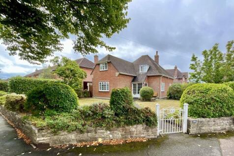 Holdenhurst Avenue, Bournemouth 4 bed detached house for sale
